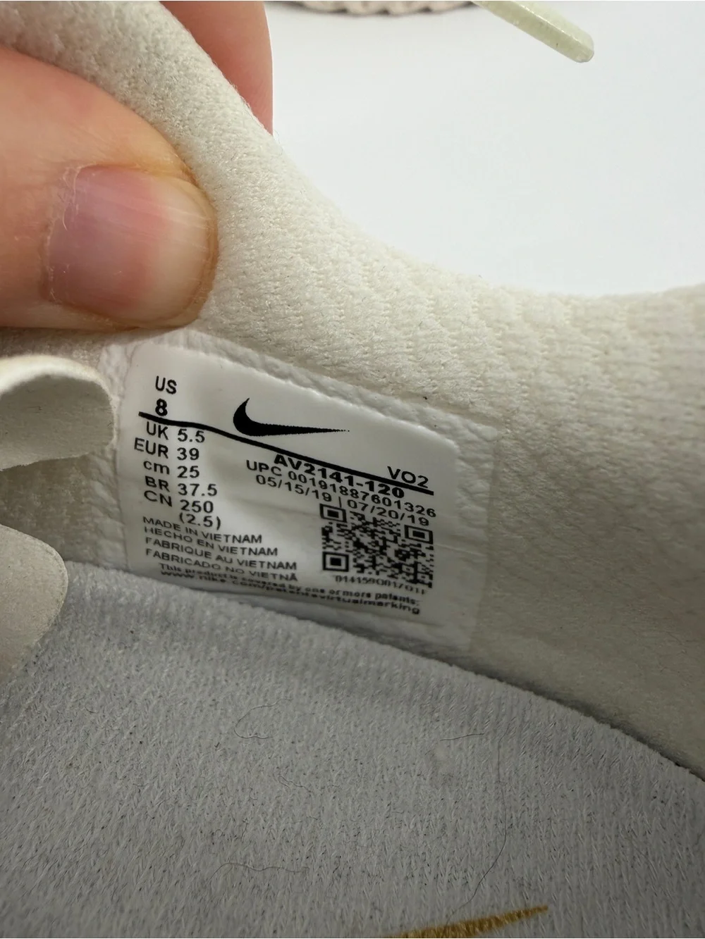 Nike Women’s Gymcore Athleisure Sporty Cream/Gold Athletic Training Shoes Sz8